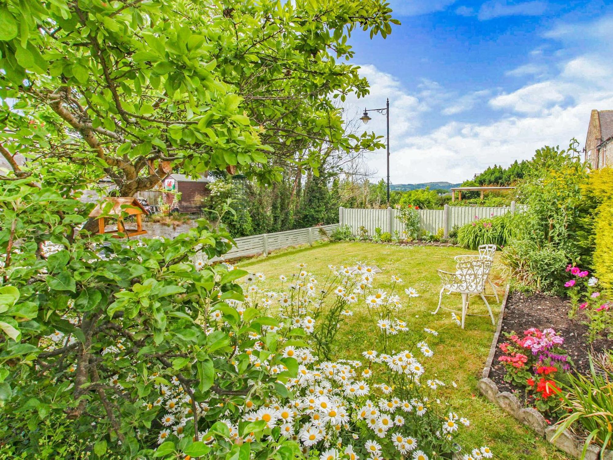 Pen Y Bont Villa Rhuddlan Exteriör bild